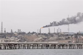 Một cơ sở khai thác dầu của Iran ở đảo Khark, ngoài khơi vùng Vịnh. (Ảnh: AFP/TTXVN)