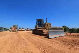 Nhà thầu thi công một Dự án đường bộ Cao tốc Bắc-Nam giai đoạn 2021-2025. (Ảnh: Việt Hùng/Vietnam+)