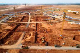 Thi công hạng mục nhà ga tại Cảng Hàng không Quốc tế Long Thành. (Ảnh: PV/Vietnam+)