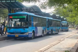 Giá vé xe buýt hiện nay được áp dụng từ 1/5/2014 đến nay vẫn chưa thực hiện điều chỉnh mức giá. (Ảnh: Việt Hùng/Vietnam+)