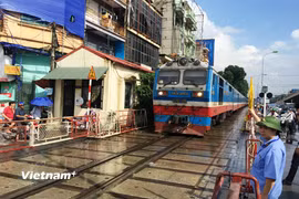 Một đoàn tàu chở khách của Tổng công ty Đường sắt Việt Nam. (Ảnh: Việt Hùng/Vietnam+)