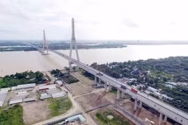 Cầu Cần Thơ vượt qua sông Hậu nối liền giữa tỉnh Vĩnh Long và thành phố Cần Thơ. (Nguồn: TTXVN)