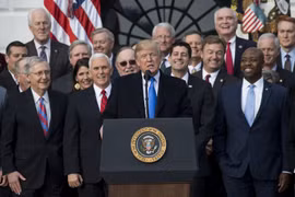 Tổng thống Mỹ Donald Trump phát biểu tại Nhà Trắng sau khi hai viện Quốc hội Mỹ thông qua dự luật cải cách thuế. (Nguồn: AFP)