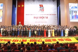 Ban Chấp hành Trung ương Đoàn Thanh niên Cộng sản Hồ Chí Minh Khóa XI, nhiệm kỳ 2017-2022 ra mắt Đại hội. (Nguồn: TTXVN)