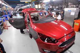 Sản xuất ôtô tại Nhà máy Ôtô Ford Hải Dương. (Ảnh: Trần Việt/TTXVN)