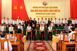 Ra mắt Ban chấp hành Đảng bộ huyện Lộc Ninh khóa XI nhiệm kỳ mới 2020-2025. (Ảnh: Dương Chí Tưởng/TTXVN)