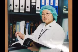 Nữ anh hùng 54 năm gắn bó với phòng thí nghiệm và vắcxin