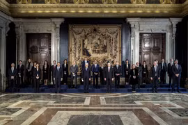 Tân Thủ tướng Italy Mario Draghi cùng các thành viên nội các. (Ảnh: THX/TTXVN)