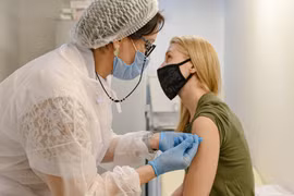 Nga bắt đầu sản xuất hàng loạt vaccine ngừa COVID-19 thứ ba