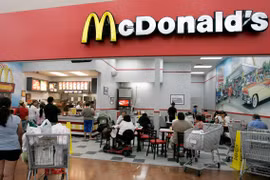Một cửa hàng của McDonald's trong siêu thị Walmart. (Ảnh: AP)