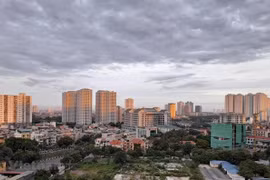 Quốc hội sẽ giám sát việc thực hiện chính sách, pháp luật về quản lý thị trường bất động sản và phát triển nhà ở xã hội. (Nguồn: Vietnam+)