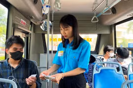 Hà Nội sẽ triển khai thẻ vé xe buýt điện tử liên thông từ ngày 15/11 tới đây. (Ảnh: Việt Hùng/Vietnam+)