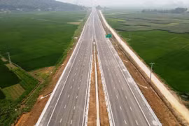 Bộ Giao thông Vận tải sẽ nỗ lực hoàn thành và đưa vào khai thác thông xe gần 250km nữa trong từ nay tới cuối năm 2023. (Ảnh: CTV/Vietnam+)