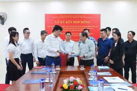 Lễ ký kết Vinaconex trúng một gói thầu thi công cao tốc Tuyên Quang-Hà Giang. (Ảnh: CTV/Vietnam+)