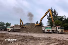 Nguồn vật liệu cát đắp nền đường cao tốc. (Ảnh: Việt Hùng/Vietnam+)