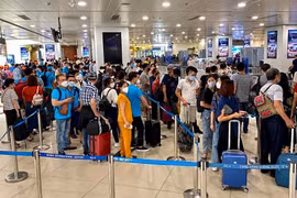 Cục Hàng không Việt Nam đã có quyết định cấm bay 9 tháng với khách hút thuốc lá trên máy bay, chây ì nộp phạt. (Ảnh: CTV/Vietnam+)
