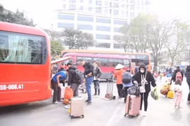 Các bến xe tại thành phố Hà Nội đông đúc hành khách đổ về sau kỳ nghỉ Tết Nguyên đán Quý Mão 2023. (Ảnh: Việt Hùng/Vietnam+)