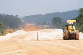 Nhà thầu thi công một Dự án Cao tốc Bắc-Nam giai đoạn 2021-2025. (Ảnh: Việt Hùng/Vietnam+)