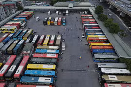 Các phương tiện xe khách tại một bến xe Hà Nội. (Ảnh: PV/Vietnam+)