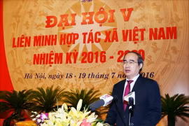 Chủ tịch Ủy ban Trung ương Mặt trận Tổ quốc Việt Nam Nguyễn Thiện Nhân phát biểu tại Lễ khai mạc Đại hội. (Ảnh: Nguyễn Dân/TTXVN)