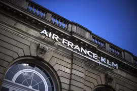 Logo của Air France-KLM tại trụ sở ở thủ đô Paris. (Ảnh: AFP/TTXVN)