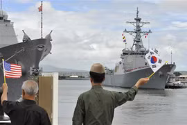 Hải quân Hàn Quốc và Mỹ tham gia cuộc tập trận Vành đai Thái Bình dương (RIMPAC) . (Ảnh: AFP/TTXVN)