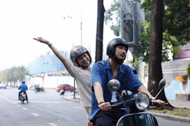 Poster mang không khí um ám kèm câu tagline: Quá khứ chưa ngủ yên, ngày mai liệu sẽ đến?