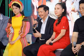 Nghệ sỹ Nhân dân Trung Anh với các bạn diễn, đồng nghiệp. (Ảnh: K+)