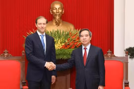 Trưởng ban Kinh tế Trung ương Nguyễn Văn Bình tiếp ông D.V. Maturov, Bộ trưởng Bộ Công Thương Liên bang Nga. (Ảnh: Phương Hoa/TTXVN)