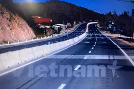 Dự án mở rộng Quốc lộ 1 đoạn qua tỉnh Quảng Bình giúp giảm ùn tắc giao thông. (Ảnh: Việt Hùng/Vietnam+)