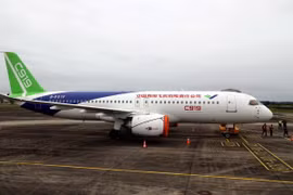 Máy bay C919 trưng bày tại sân bay Vân Đồn. (Ảnh: Đức Hiếu/TTXVN)