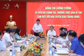 Thường trực Ban Bí thư Lương Cường làm việc với Ban Tuyên giáo Trung ương. (Ảnh: Phương Hoa/TTXVN)