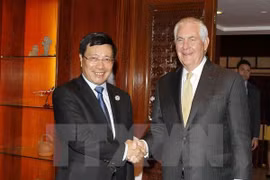 Phó Thủ tướng, Bộ trưởng Ngoại giao Phạm Bình Minh tiếp Bộ trưởng Ngoại giao Hoa Kỳ Rex Tillerson. (Nguồn: TTXVN)