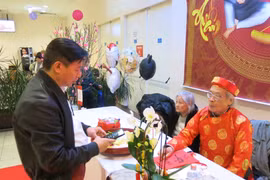 Chương trình "mừng Xuân Quý Mão" của bà con Việt Nam tại Hungary. (Ảnh: Hoàng Linh/Vietnam+)