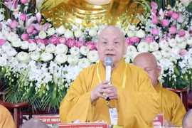 Hòa thượng Thích Thiện Nhơn, Chủ tịch Hội đồng Trị sự Giáo hội Phật giáo Việt Nam, phát biểu tại hội nghị. (Ảnh: Xuân Khu/TTXVN)