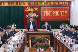 Thủ tướng Phạm Minh Chính chủ trì làm việc với lãnh đạo chủ chốt tỉnh Phú Yên. (Ảnh: Dương Giang/TTXVN)