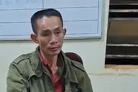 Đối tượng Vương bị bắt giữ. (Ảnh: TTXVN phát)