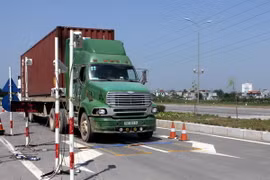 Khắc phục sự cố hỏng trạm cân trên Quốc lộ 6 đoạn qua Hòa Bình