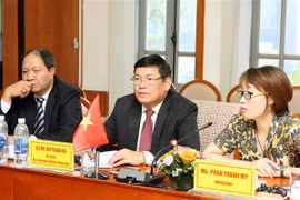 Phó Trưởng ban Tôn giáo Chính phủ Bùi Thanh Hà (giữa) tại buổi hội đàm. (Ảnh: Nguyễn Dân/TTXVN)