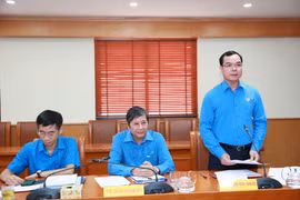 Trong ảnh: Đồng chí Nguyễn Đình Khang, Ủy viên Trung ương Đảng, Chủ tịch Tổng Liên đoàn Lao động Việt Nam được bổ nhiệm làm Phó Chủ tịch Hội đồng Thi đua - Khen thưởng Trung ương nhiệm kỳ 2016-2020. (Ảnh: Phương Hoa - TTXVN)