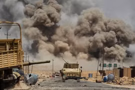 Liên quân chống IS không kích phá hủy kho đạn tại Syria