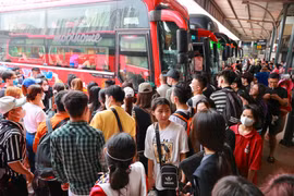 Dịp nghỉ lễ 304 và 1/5 năm nay trùng với ngày nghỉ Giỗ Tổ Hùng Vương 10/3 Âm lịch nên người lao động trên cả nước được nghỉ lễ kéo dài 5 ngày. (Ảnh: Tá Hiển/Vietnam+)