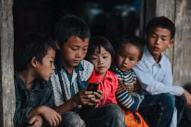 Câu lạc bộ Bảo vệ trẻ em Việt Nam trên không gian mạng có sự tham gia của 11 thành viên ban đầu là các doanh nghiệp, tổ chức hoạt động trong lĩnh vực hỗ trợ, bảo vệ trẻ em tại Việt Nam. (Ảnh: Minh Sơn/Vietnam+)
