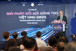 Ông Simon Milner - Phó Giám đốc Chính sách Công tại Châu Á - Thái Bình Dương của Meta phát biểu tại sự kiện. (Ảnh: Minh Sơn/Vietnam+)