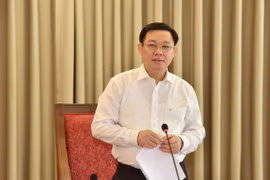 Bí thư Thành ủy Hà Nội Vương Đình Huệ chủ trì hội nghị. (Nguồn: TTXVN)