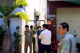Công an thực hiện khám nghiệm hiện trường. (Nguồn: TTXVN)
