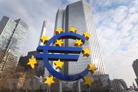 Biểu tượng đồng euro. (Ảnh: AFP/TTXVN)