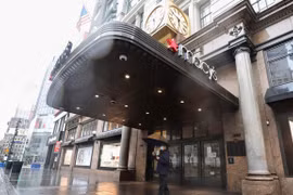 Cửa hàng tại New York, Mỹ, đóng cửa ngày 23/3/2020, trong bối cảnh dịch COVID-19 lan rộng. (Ảnh: THX/TTXVN)