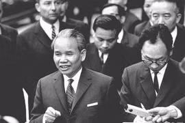 Bộ trưởng Ngoại giao Xuân Thủy (người đang phát biểu) - Trưởng đoàn Việt Nam đàm phán tại Paris năm 1968. (Ảnh tư liệu:btlsqsvn.org.vn)