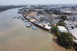 Khu công nghiệp Biên Hòa 1 có vị trí đắc địa, tiếp giáp sông Đồng Nai. (Ảnh: Công Phong/TTXVN)